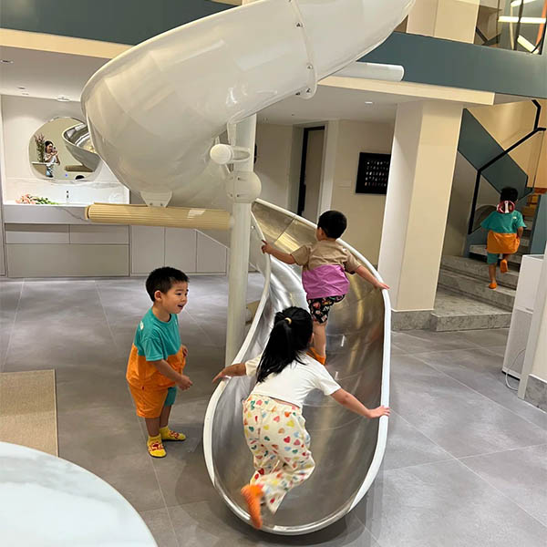 Почему стоит выбрать направляющую из нержавеющей стали? В чем его преимущества?