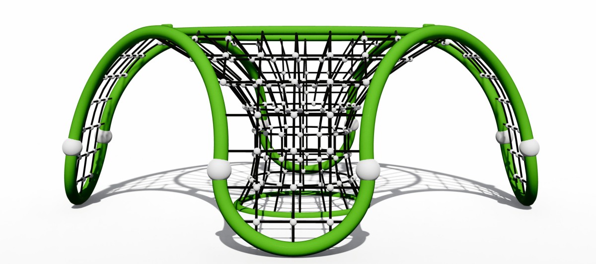 Дети играют в альпинистском куполе в открытом тренажерном зале