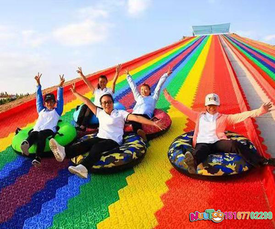 Горка Yuncheng Impression Rainbow Slide сделает город еще более уникальным.